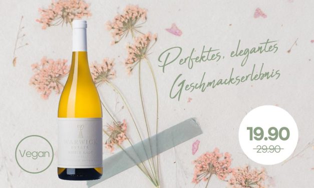 CHF 19.90 instead of 29.90 Killer Deal  >6 bottles / 94 Points by Tim Atkin / 5 Stars by Platter's. Our Bestseller High End 2022 - Warwick White Lady Chardonnay 2020. Experience the classic elegance. Vegan! 