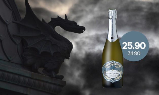 CHF 25.90 instead of 34.90 Killer Deal starting from 6 bottles / The new Siverthorn sparkling wine - River Dragon. Aromas of chamomile flowers and stone fruit with tropical notes.