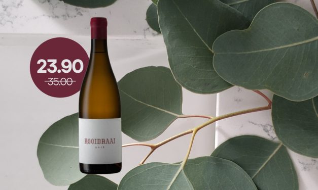CHF 23.90 instead of 35.00 / Top Sale starting from 1 bottle / 96 Points by WINEMAG SA / The Carinus Rooidraai - 2020. Top Chenin Blanc at special offer price.