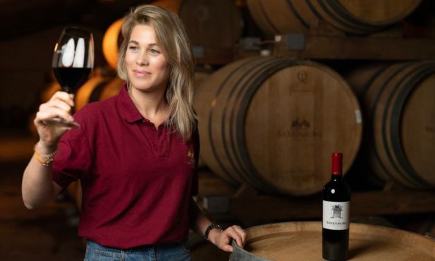 The Swiss Fiona Bührer runs the family winery Saxenburg in South Africa. Learn more about Fiona and Saxenburg wines.