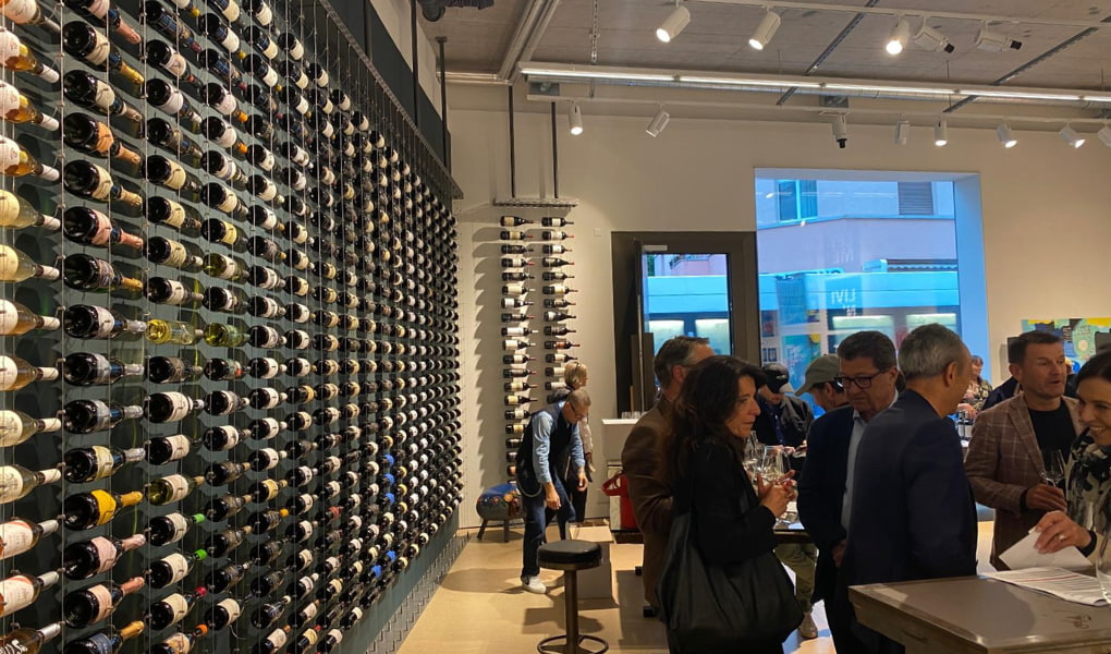 The Tasting Room By KapWeine – Wine meets art