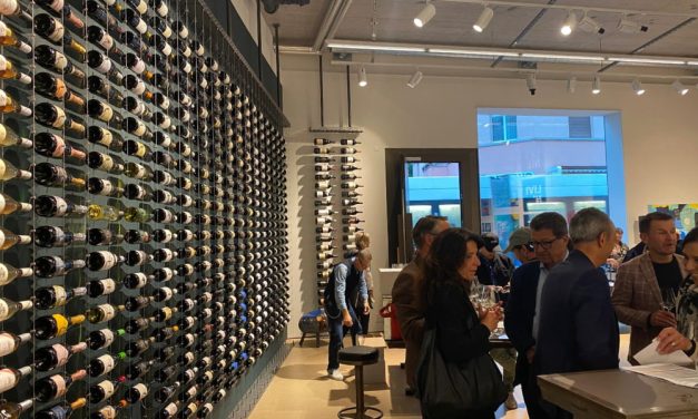 Neu im Zürich Seefeld – The Tasting Room by KapWeine. Erleben Sie exquisite Weine, Kunst-Ausstellungen, Masterclasses, Events und Happenings.